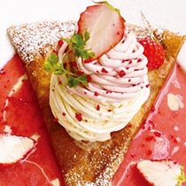 苺とホワイトチョコのモンブランクレープ