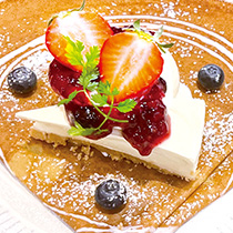 ベリーとレアチーズケーキのクレープ